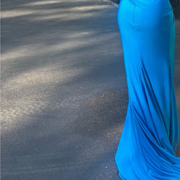 Elegant Blue Strapless Dress - Picture 6 of 7